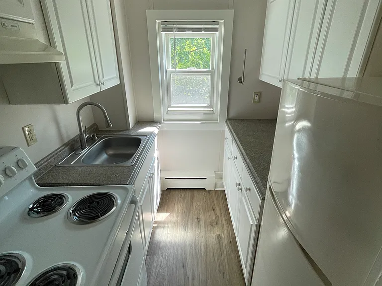 19 Andrews Ave — Photo 3