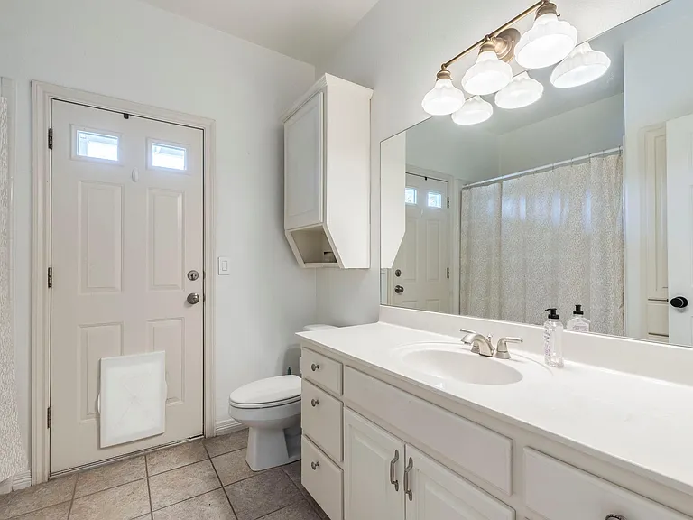 22401 Briarview Dr — Photo 30
