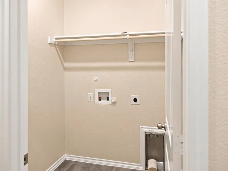 1723 Kenmore Rd — Photo 11