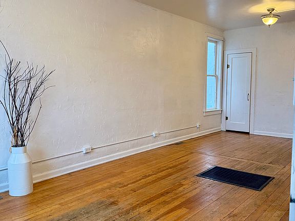 5th image of 710 Cedar St
