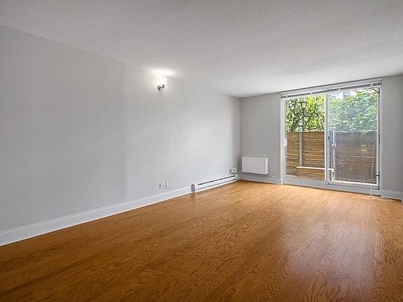 3rd image of 536 Main St APT 106