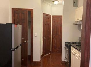 213 W 18th St #B1, New York, NY 10011