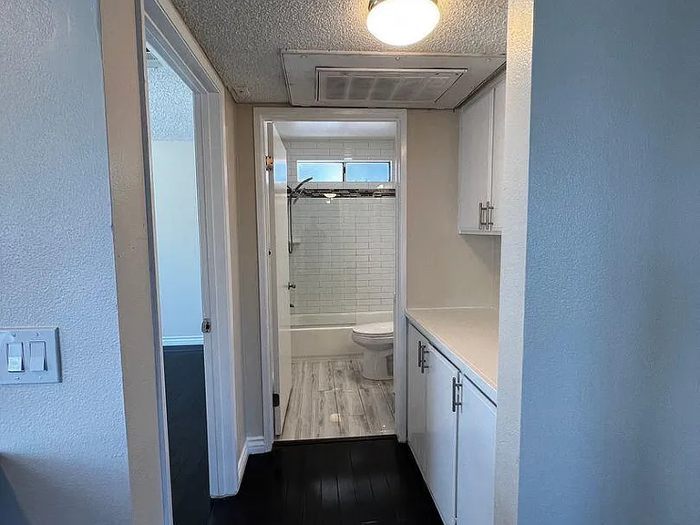 981 Everett St #5 — Photo 10