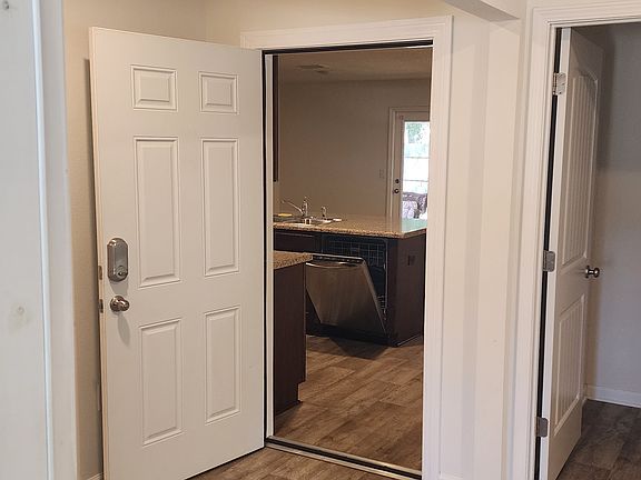 4th image of 9482 Lutoo Ln