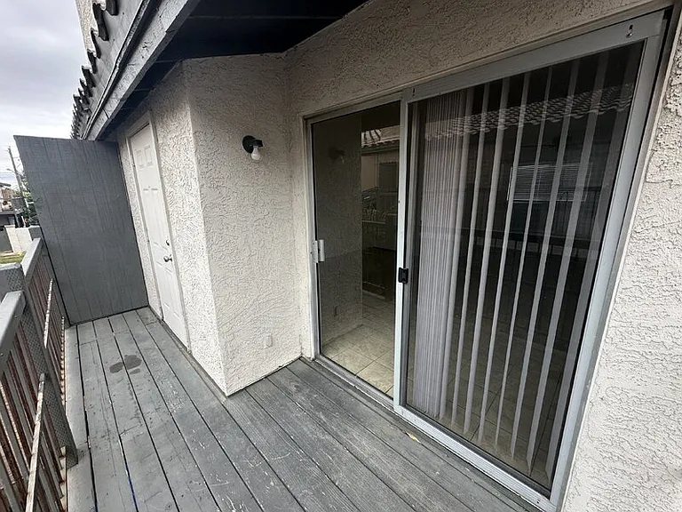 1559 W Mercer Ln — Photo 14