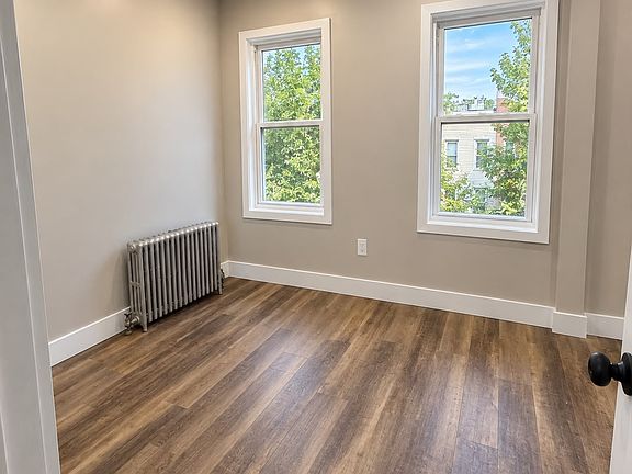 5th image of 25 Marconi Pl #2H
