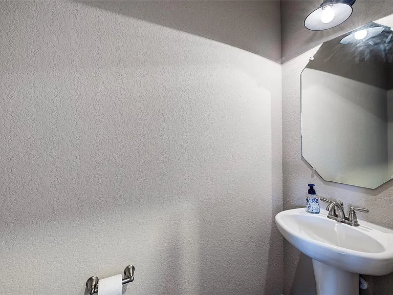 5901 Scenic Lake Dr — Photo 19