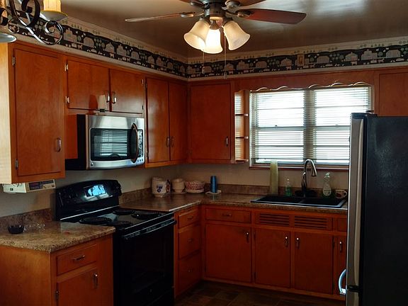 4th image of 205 E Cox Dr