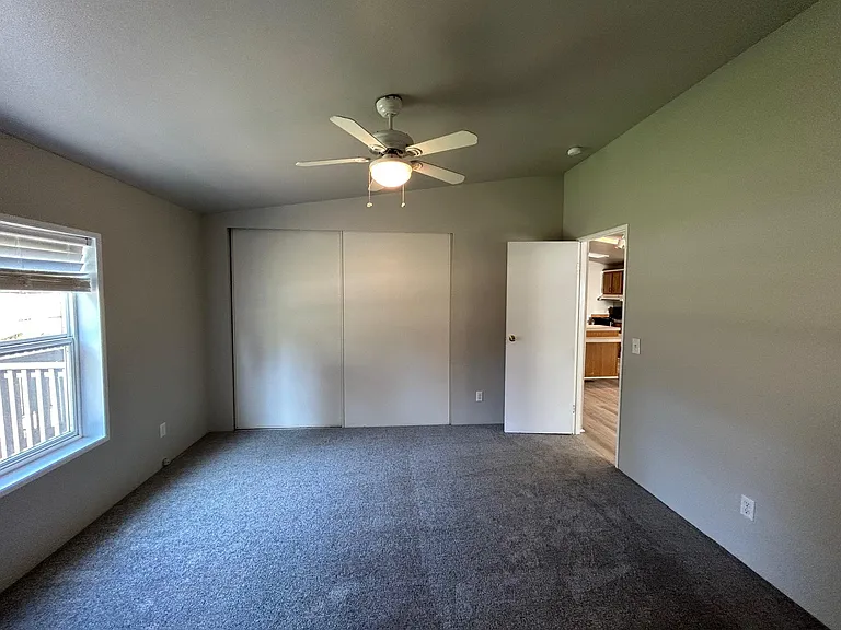 1919 Crestwood Ln — Photo 10