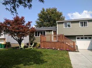 98 Chapel Glen Dr, Hamburg, NY 14075