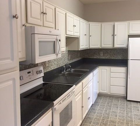 5th image of 3825 Cromwell Ln