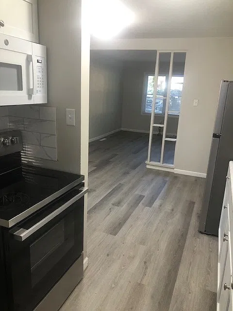 3 bed, 1024 sqft, $1,215 — Photo 2