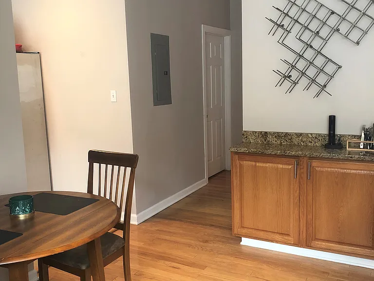 Wine holder & drink area. Great for entertaining
