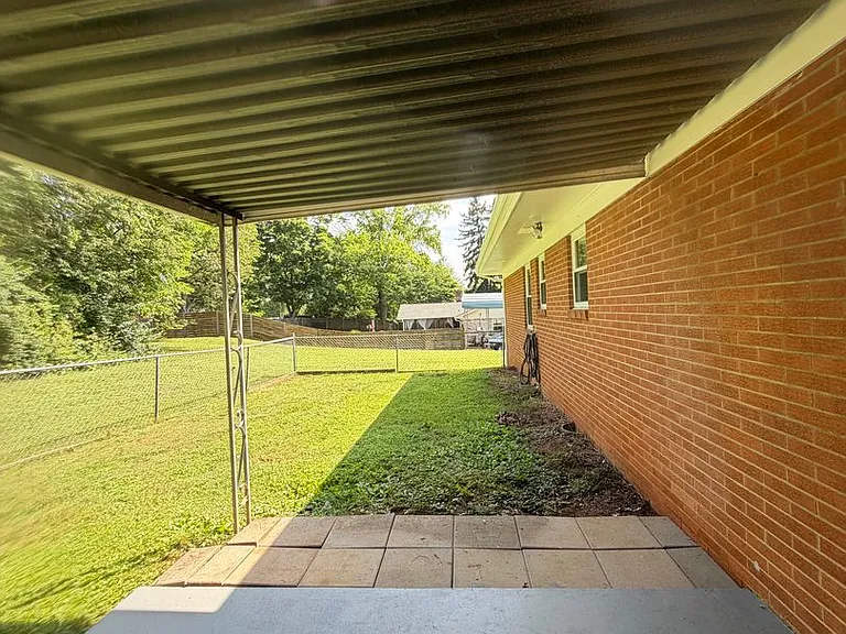 942 Margaret Dr — Photo 26