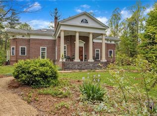 571 Jefferson Forest Dr, Hendersonville, NC 28739
