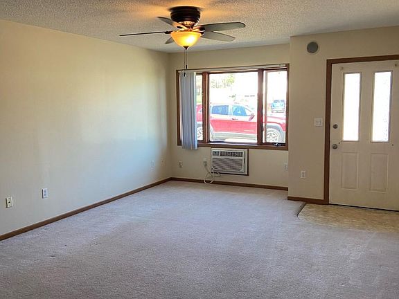 3rd image of 828 28th Ave N