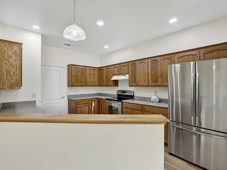 2116 Bentwood Dr — Photo 10