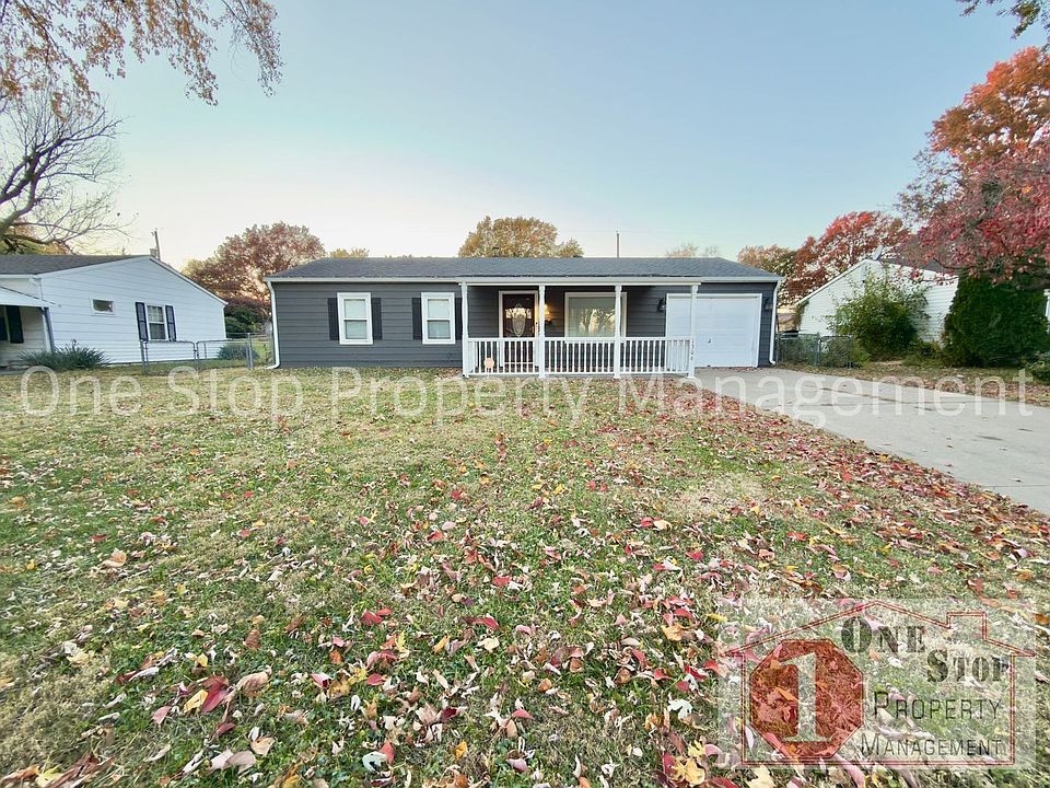 1st image of 1306 N Redwood Dr