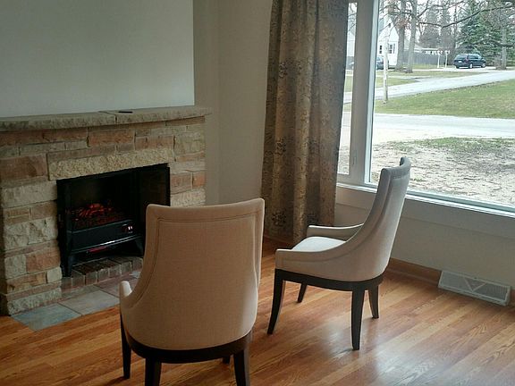 nice sized living room