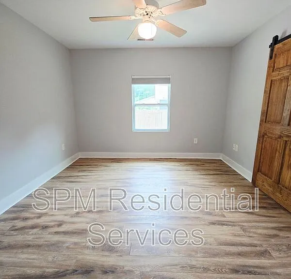 107 Myrtle Ave — Photo 9