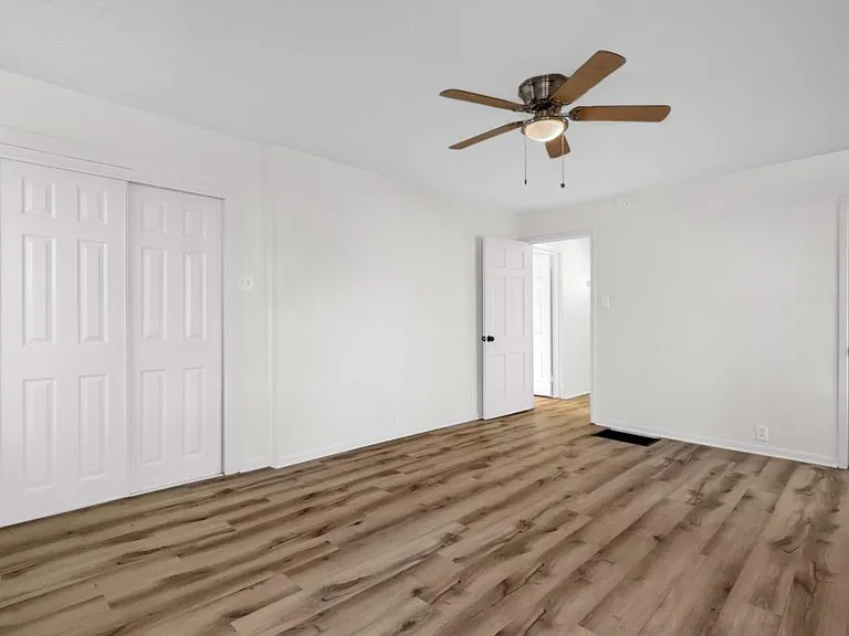 1313 E Lamar St — Photo 13