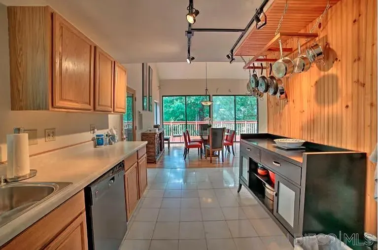 16885 Laurel Rd — Photo 9