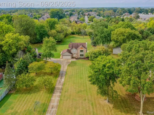42733 Heydenreich Rd, Clinton Township, MI 48038