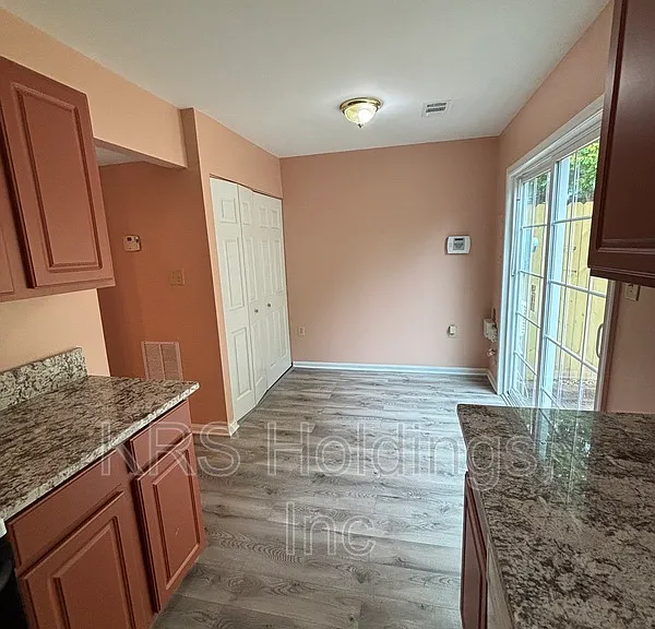 1235 Thomas Jefferson Pl — Photo 13