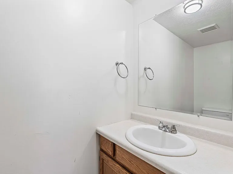 259 E 100 N — Photo 13