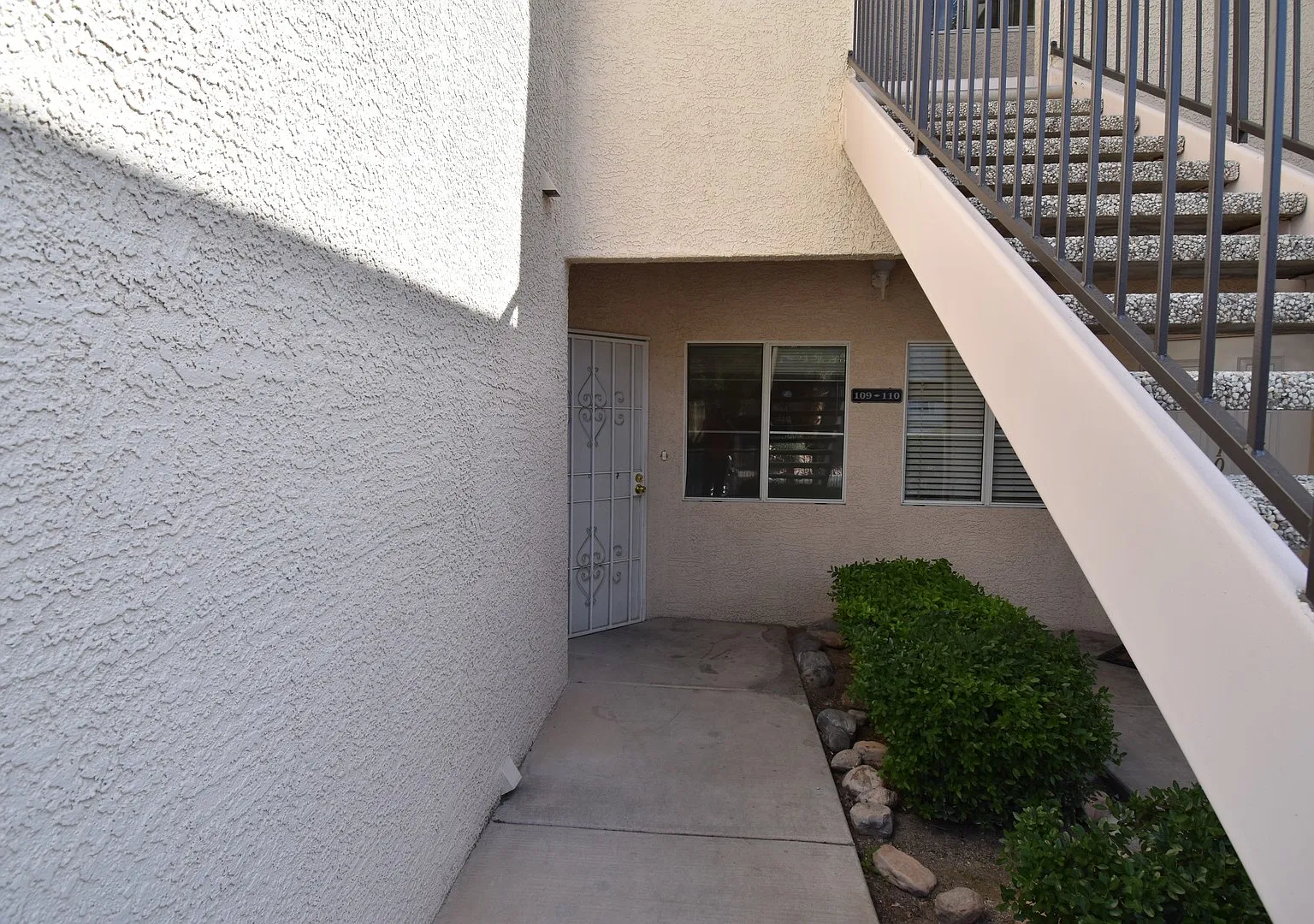 An Oasis at The Lakes: Spacious 2-Bedroom Condo — Photo 4