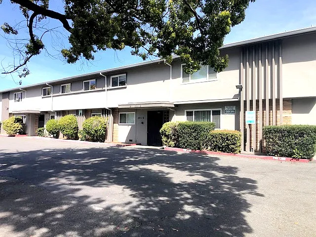2 bed, 796 sqft, $3,000 — Photo 2
