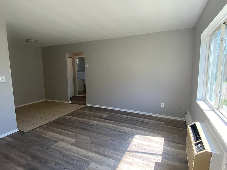 Creekside Apartments — Photo 6