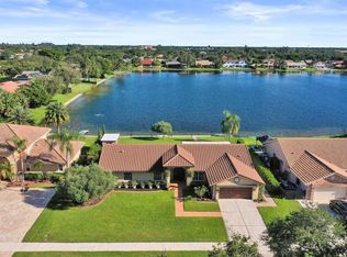 10425 SW 20th St, Davie, FL 33324