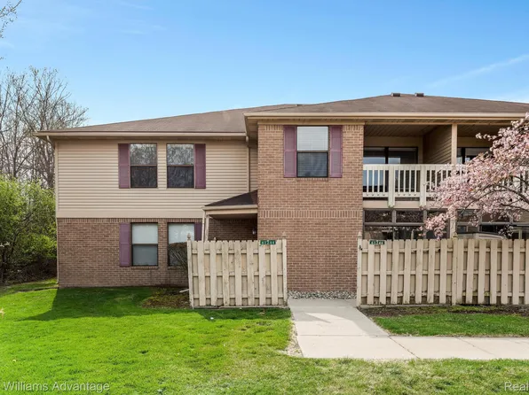 61244 Greenwood Dr, South Lyon, MI 48178
