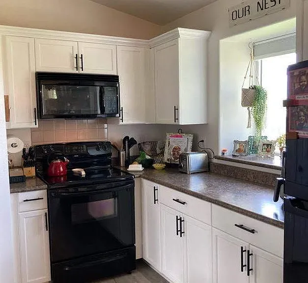 2685 NE Haskett Pl — Photo 6