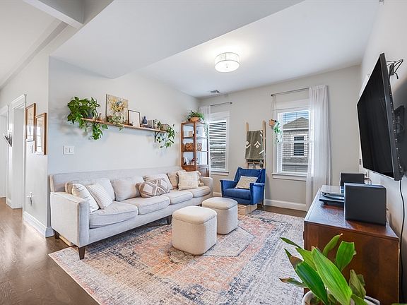 4th image of 21 Whitney Ave APT 2R