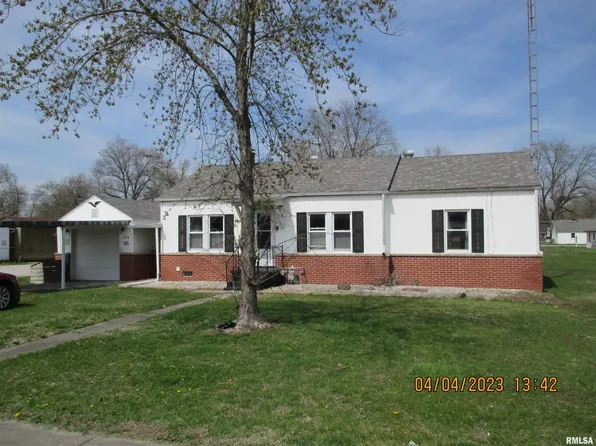 104 E Poplar St, Odin, IL 62870