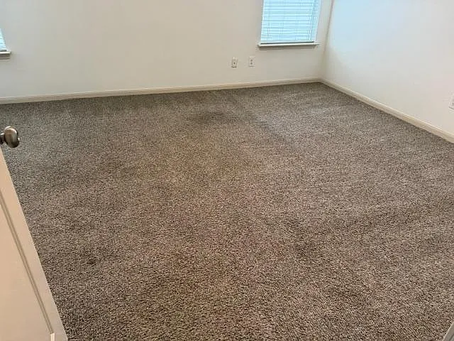 4 bed, 2.5 bath, 2727 sqft, $2,500 — Photo 4