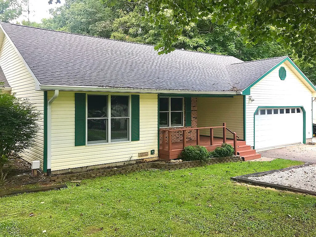 1221 Wesley Chapel Rd photo 1