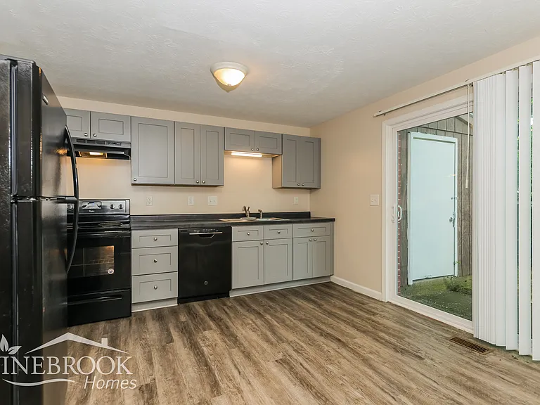 7649 Mount Hood Dr — Photo 7