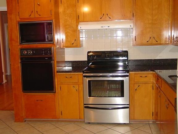 5th image of 108 Dahlia St