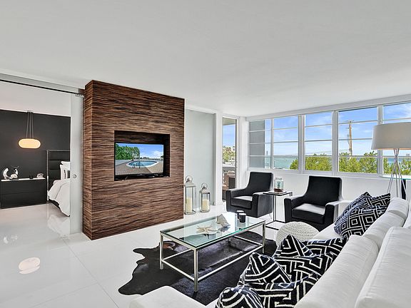 4th image of 1670 Lincoln Court #3b