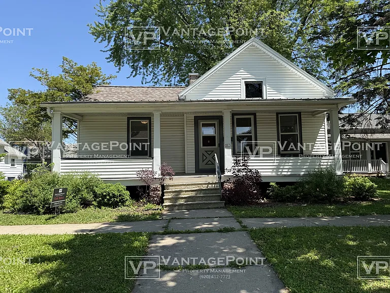 315 S Superior St — Photo 2