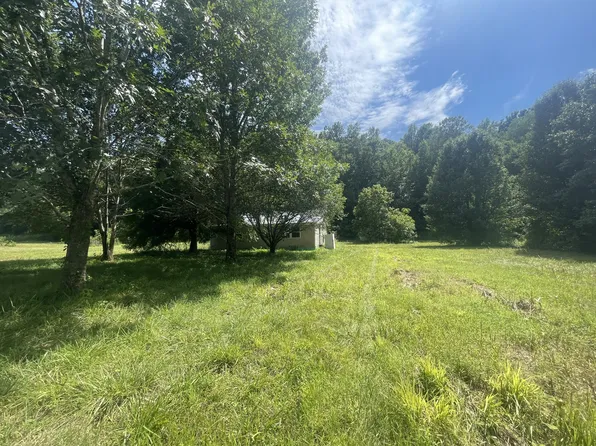 92 Field Dr, Linden, TN 37096