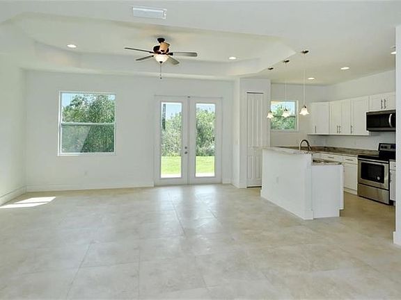 4th image of 949 Tropical Ave