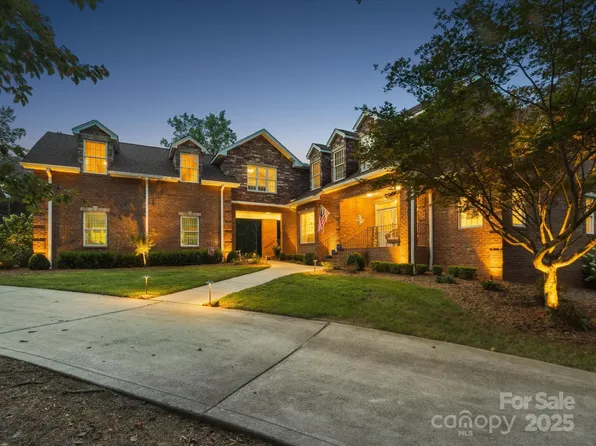 4050 Muirfield Dr, Cherryville, NC 28021