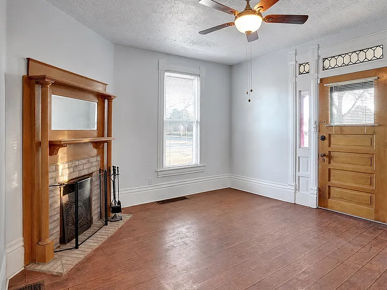 930 N El Paso St #1 — Photo 4