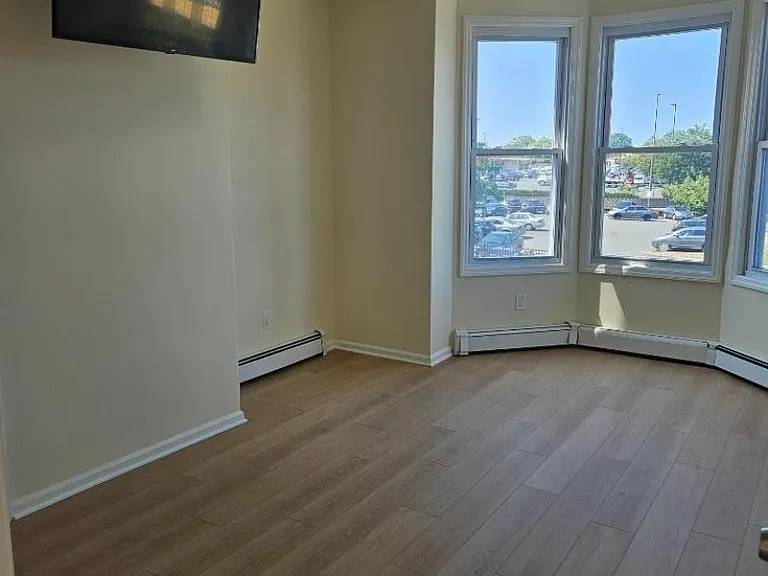 372 Bergen St — Photo 7