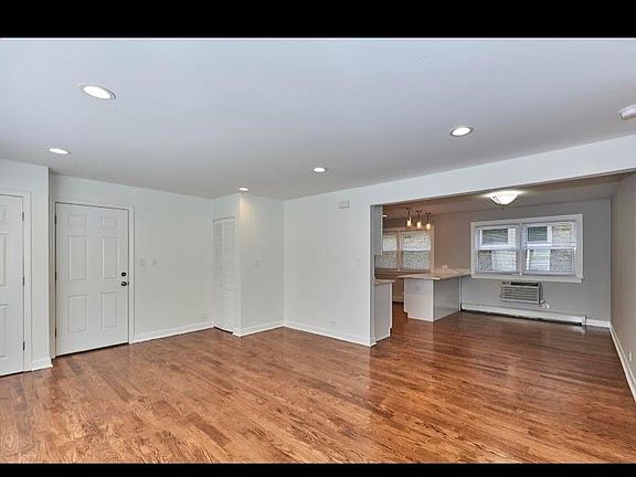 4th image of 7244 N Hamilton Ave #1