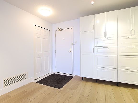 2nd image of 429 Somerset St W #1006